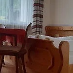Han/Misafirhane Hirschen Wenns
