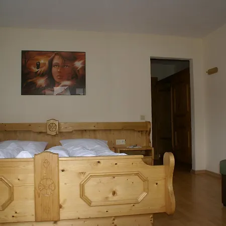 Hirschen 2* וונס